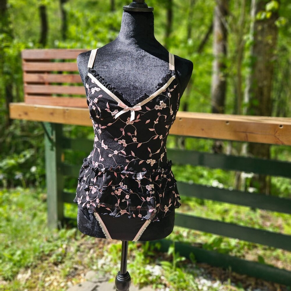 VS Vintage 2pc Black with Pink Embroidery Top and Panties Set Size M/M
